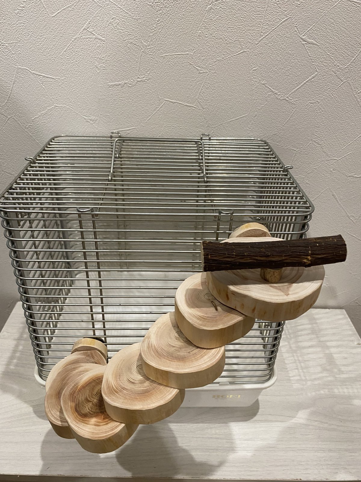 桧の螺旋階段（可動式） | 自然木の鳥用品 鳥豆堂【トリマメドウ