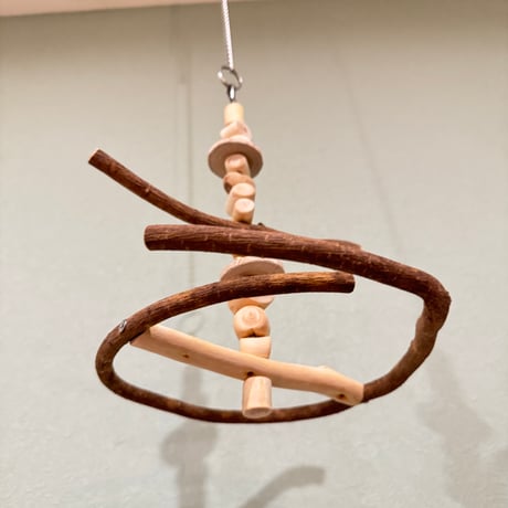 【choco.goro_fuku様専用】国産ウッドビーズとツタのブランコ【インコ・オウムのおもちゃ・自然木の止まり木】