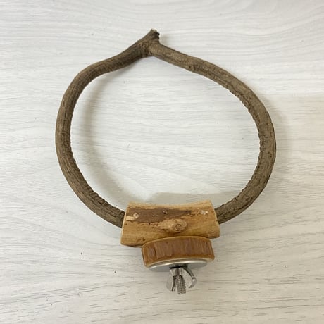 自然木（ツタ）のドーナツパーチ③　パーチ直径1cm／円直径15×13cm