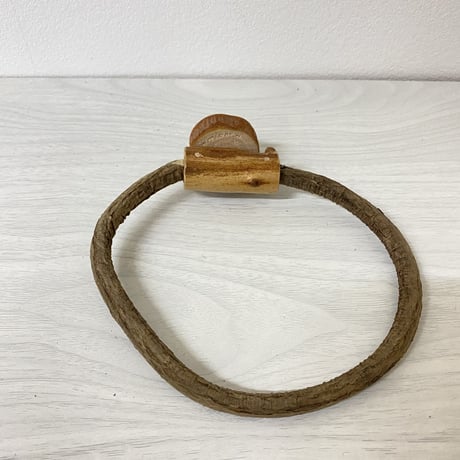 自然木（ツタ）のドーナツパーチ⑤　パーチ直径1cm／円直径15×13cm