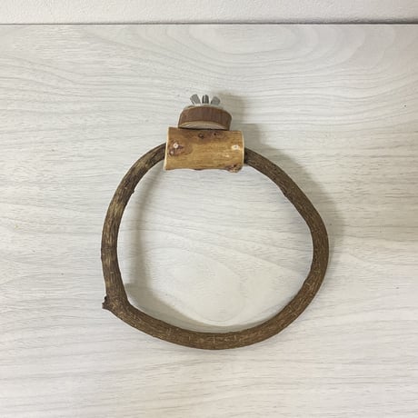 自然木（ツタ）のドーナツパーチ③　パーチ直径1cm／円直径約12cm