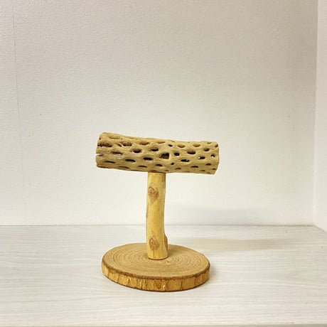 カクタスのスタンドパーチ①　パーチ長さ13.5cm／高さ14.5cm