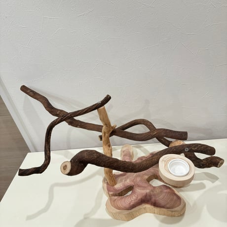 おやつ入れ付きツタのスタンドパーチ