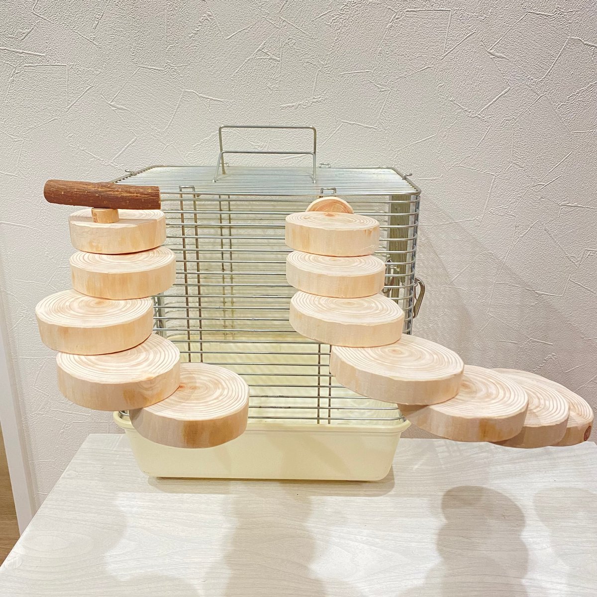 ツタの止まり木付き桧の螺旋階段（可動式） 直径約7cm | 自然木