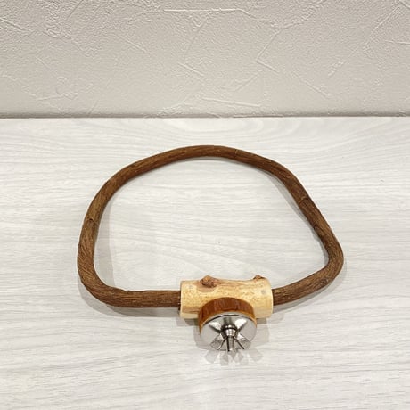 自然木（ツタ）のドーナツパーチ③ パーチ直径1cm／円直径16×16.5cm