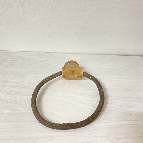 自然木（ツタ）のドーナツパーチ②　パーチ直径1cm／円直径約12cm