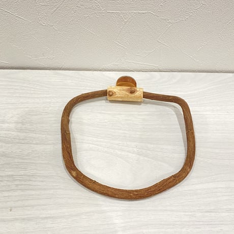 自然木（ツタ）のドーナツパーチ③ パーチ直径1cm／円直径16×16.5cm