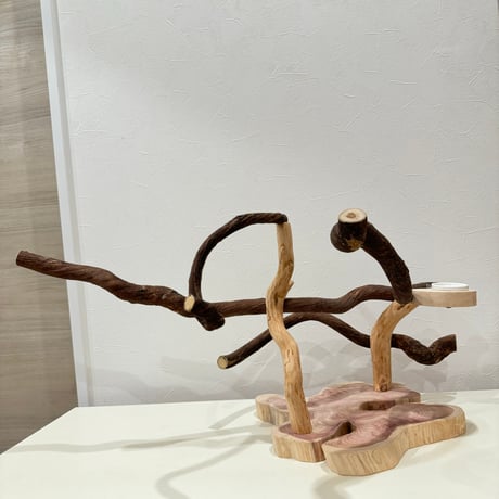 おやつ入れ付きツタのスタンドパーチ