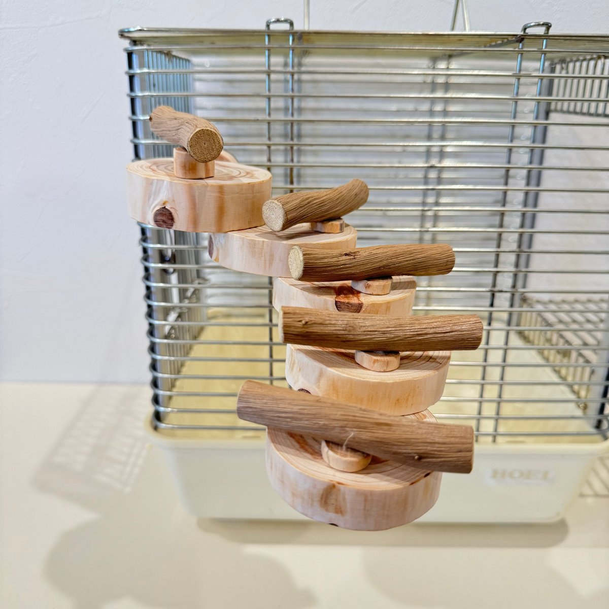 螺旋階段パーチ（可動式）【B】 | 自然木の鳥用品 鳥豆堂