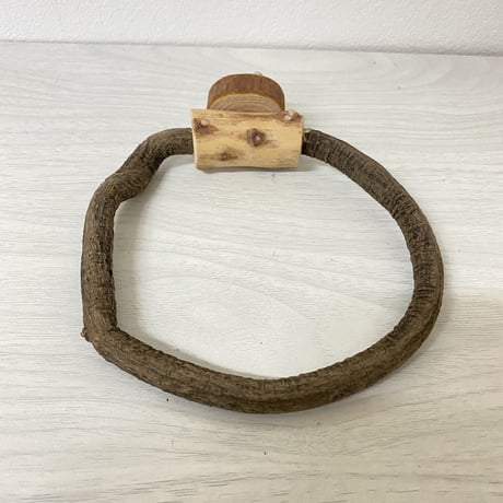 自然木（ツタ）のドーナツパーチ②　パーチ直径1.2cm／円直径13cm
