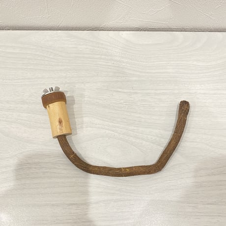 自然木（ツタ）フック船長パーチ　パーチ直径1cm／半円直径18×12cm