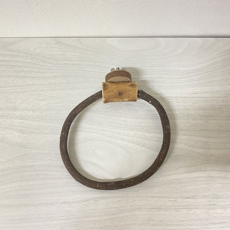 自然木（ツタ）のドーナツパーチ②　パーチ直径1cm／円直径約12cm