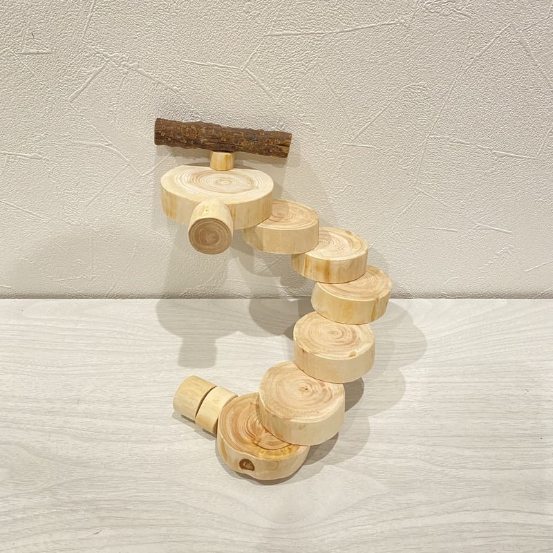 桧の螺旋階段（可動式） | 自然木の鳥用品 鳥豆堂【トリマメドウ