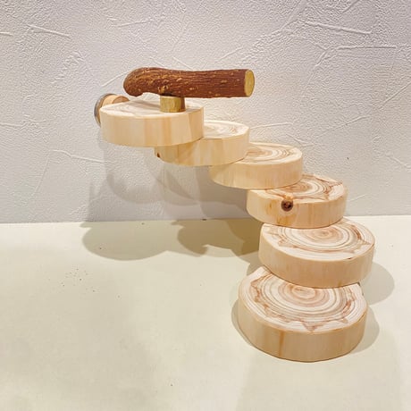 【中型鳥さん用】高さ139cm♬見晴らしのいい螺旋状式止まり木 鳥 止まり木 インコ タワー 階段 モモンガ 爪とぎ パーチ 木