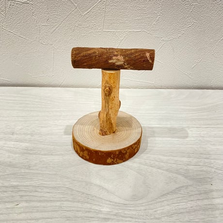 【体重測定用】自然木(ツタ)のスタンドパーチ③    パーチ長さ8cm／高さ約10cm