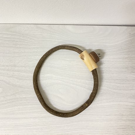 自然木（ツタ）のドーナツパーチ①ビックサイズ  パーチ直径1cm／円直径18×17.5cm