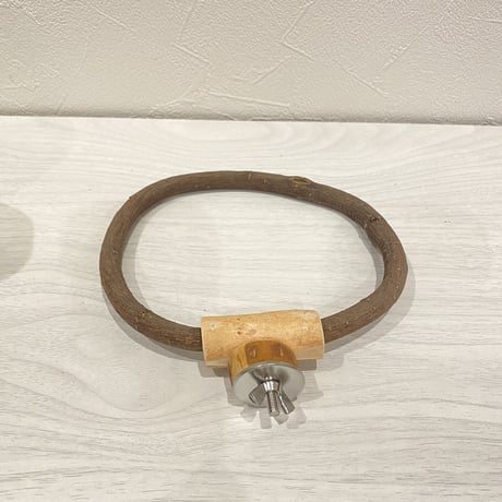 自然木（ツタ）のドーナツパーチ⑧ パーチ直径1cm／円直径15.5×15cm