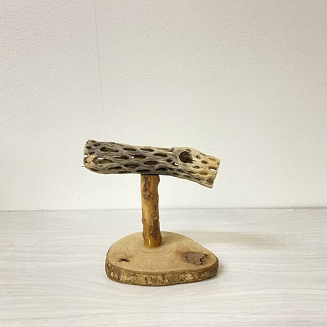 カクタスのスタンドパーチ②　パーチ長さ11.5cm／高さ14cm