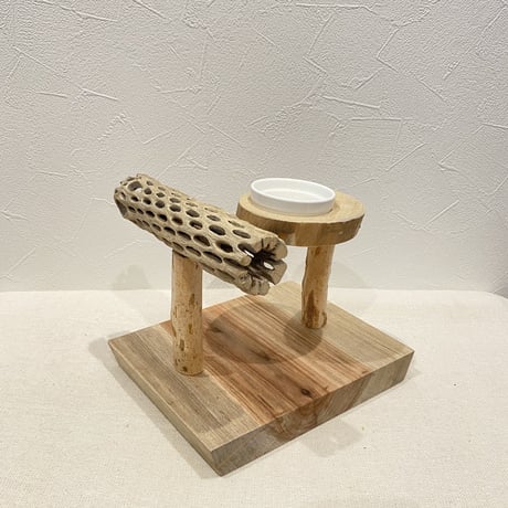 カクタスのスタンドパーチ①　パーチ長さ15cm／高さ14.5cm