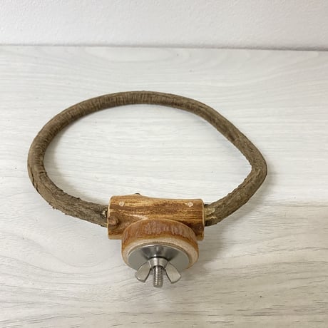 自然木（ツタ）のドーナツパーチ⑤　パーチ直径1cm／円直径15×13cm