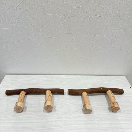 【erua.ehiku様専用】おやつ入れつき丸太パーチ　ツタのT字パーチ