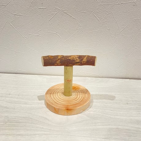 自然木(ツタ)のスタンドパーチ①   パーチ長さ12cm／高さ約10.5cm