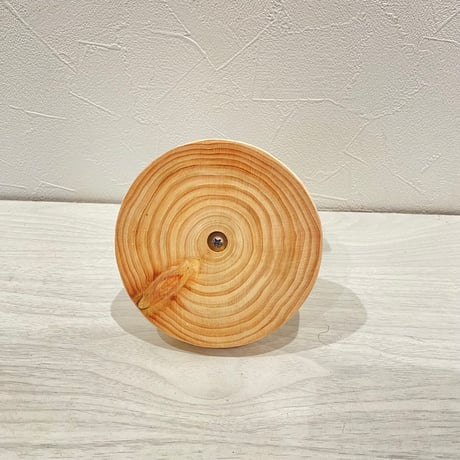 自然木(ツタ)のスタンドパーチ①   パーチ長さ12cm／高さ約10.5cm
