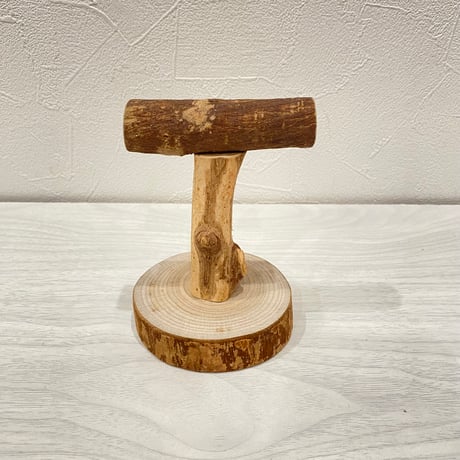 【体重測定用】自然木(ツタ)のスタンドパーチ①　パーチ長さ8cm／高さ約10cm