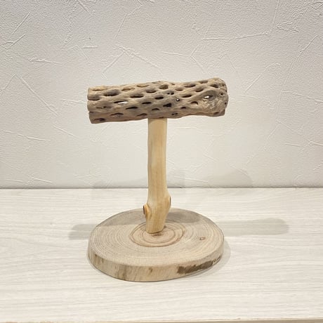 カクタスのスタンドパーチ①　パーチ長さ13.5cm／高さ16cm