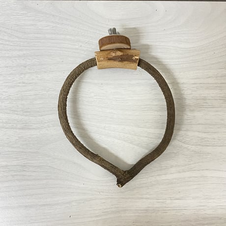 自然木（ツタ）のドーナツパーチ③　パーチ直径1cm／円直径15×13cm