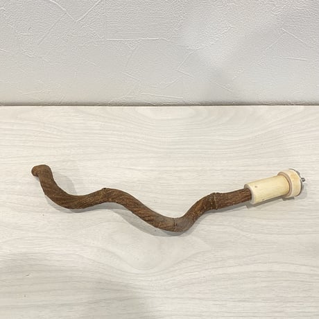 自然木（ツタ）パーチ①  直径1.2cm 長さ27cm