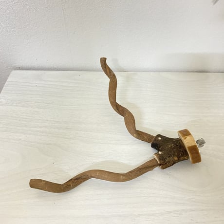 自然木（ツタ）のパーチ 二又　直径1～1.2cm／長さ18cm