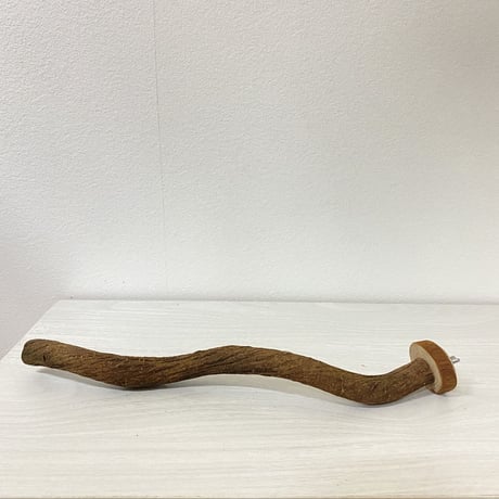 自然木（ツタ）のパーチ⑭　直径2cm／長さ28cm