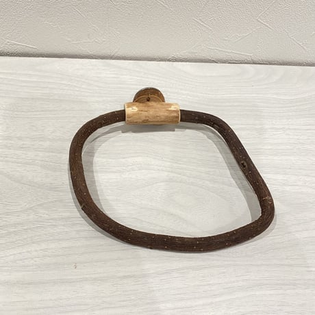 自然木（ツタ）のドーナツパーチ⑬ パーチ直径1cm／円直径15×14cm
