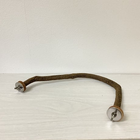 自然木（ツタ）のU字型パーチ　パーチ直径1.2cm／半径25cm／奥行き17cm