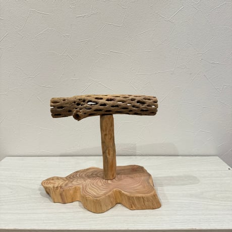 カクタスのスタンドパーチ　パーチ長さ19cm／高さ17cm