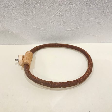 自然木（ツタ）のドーナツパーチ　約20×19.5cmの円形/ツタ直径1.2cm
