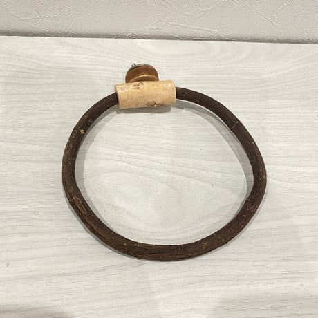 自然木（ツタ）のドーナツパーチ⑮ パーチ直径1cm／円直径16×16cm
