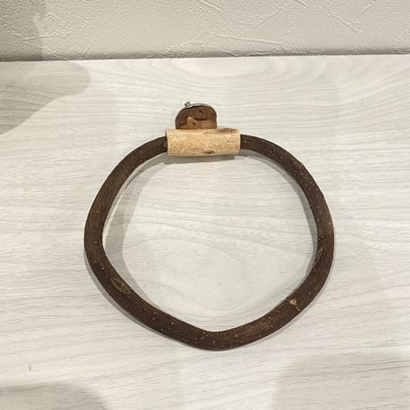 自然木（ツタ）のドーナツパーチ⑭ パーチ直径1cm／円直径15×14.5cm