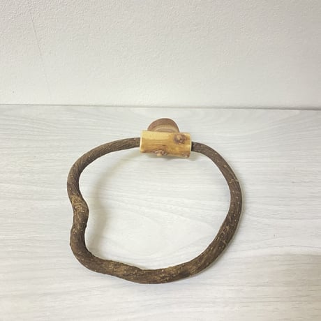 自然木（ツタ）のドーナツパーチ④　パーチ直径1cm／円直径約12cm