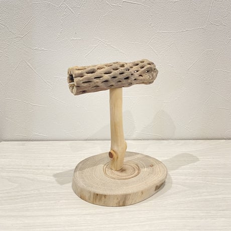 カクタスのスタンドパーチ①　パーチ長さ13.5cm／高さ16cm