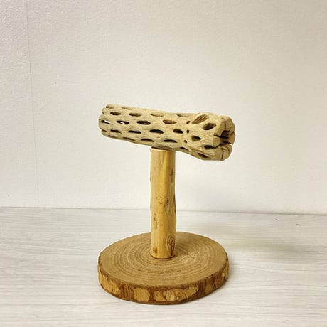 カクタスのスタンドパーチ②　パーチ長さ13.5cm／高さ14.5cm