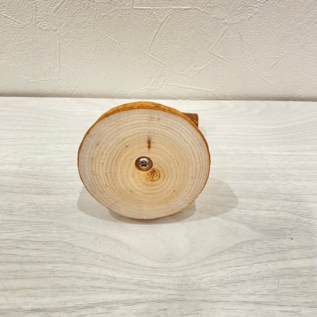【体重測定用】自然木(ツタ)のスタンドパーチ①　パーチ長さ8cm／高さ約10cm