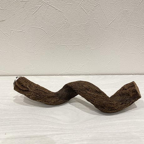 自然木（ツタ）パーチ⑨ 直径3.2cm 長さ25cm