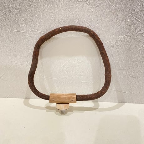 自然木（ツタ）のドーナツパーチ　約16.5×18cmの円形/ツタ直径1.2cm