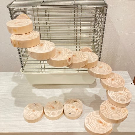 桧の螺旋階段（可動式） 直径約8cm