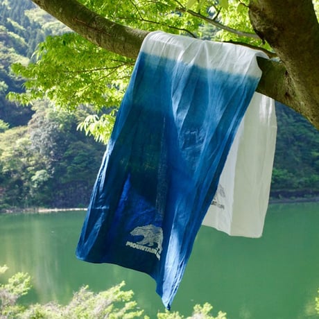 ISTIST × MOUNTAIN JAM Botanical Dye Tenugui MODEL：Indigo Woolly Gradation