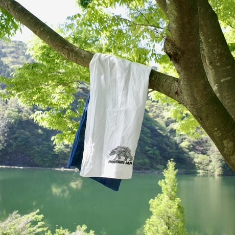 ISTIST × MOUNTAIN JAM Botanical Dye Tenugui MODEL：Indigo Woolly Gradation