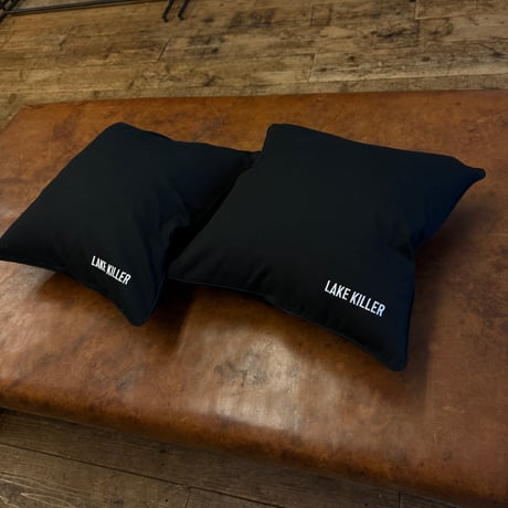LOGO CUSHION(ブラック)