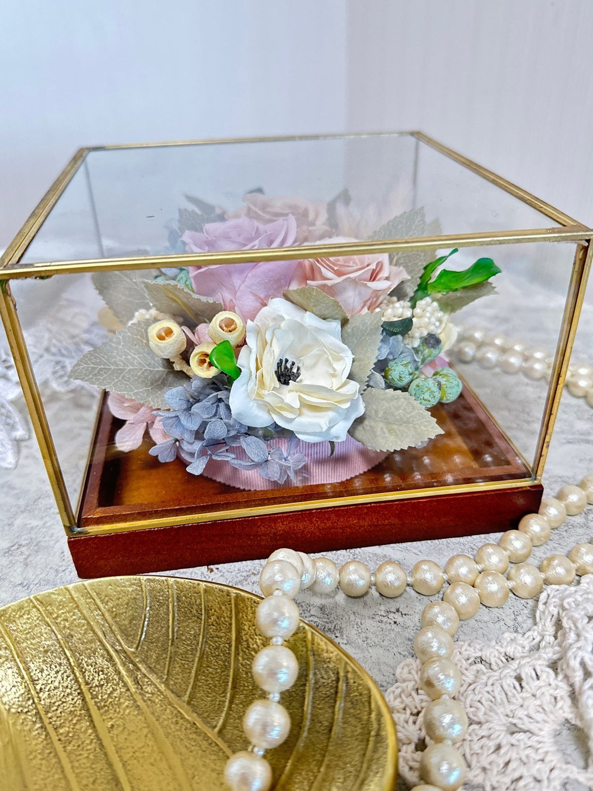 ロマンティークローズガーデン～アンティークなガラスケースの小さなお